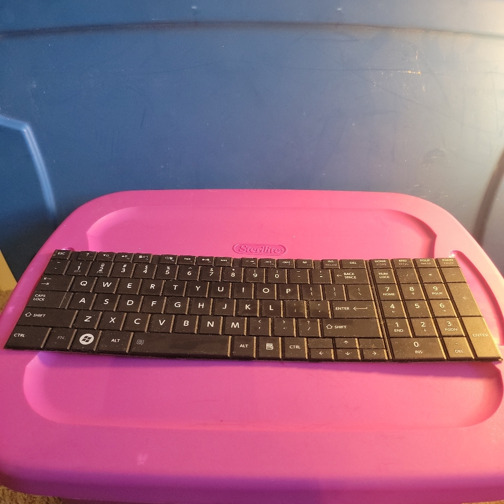 Toshiba Satellite Laptop Keyboard V000271010